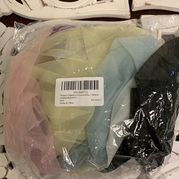 Bundle of 6 Oversized Hair Scrunchies Purple, Pink, White, Black, Blue, Yellow - Picture 4 of 5